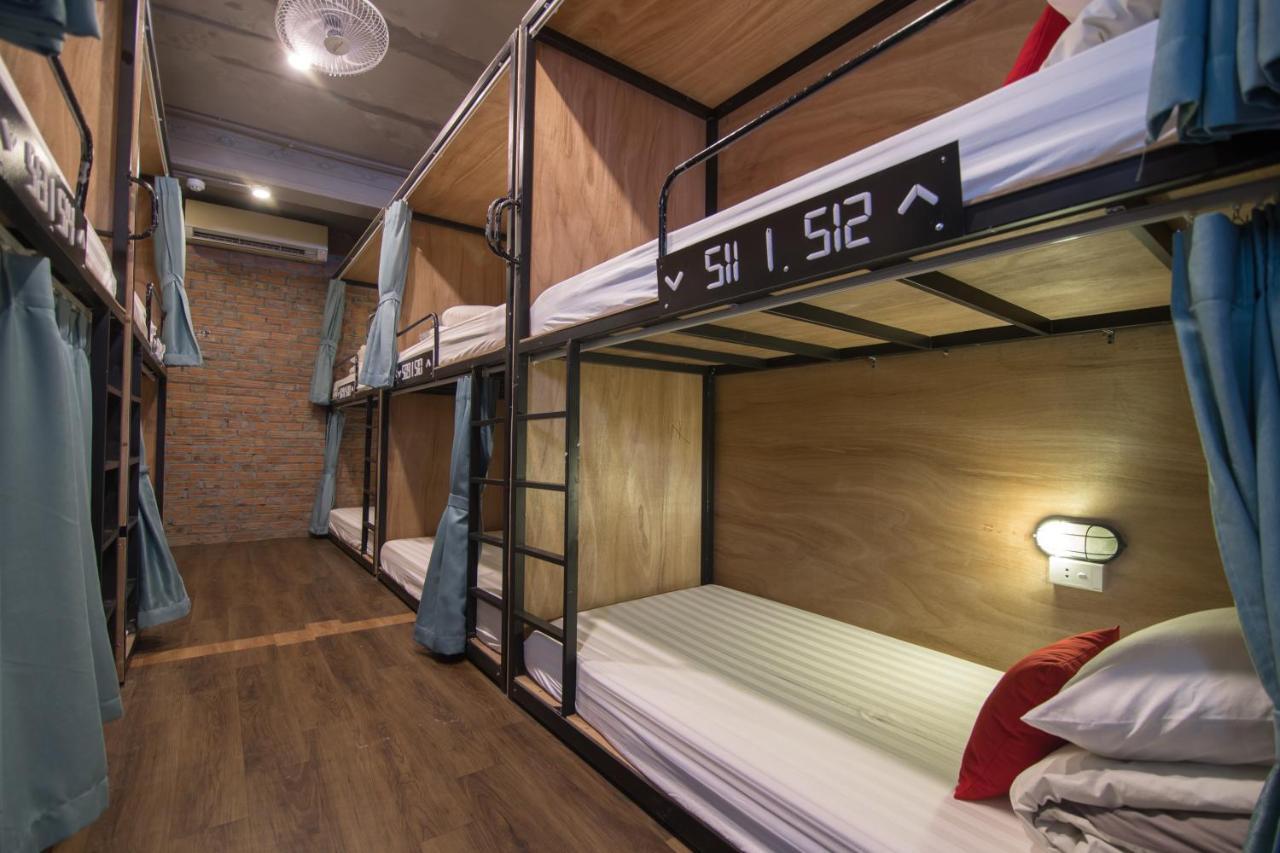 Хостел Reddoorz @ Tong Duy Tan Street (Adults Only) Ханой Екстер'єр фото