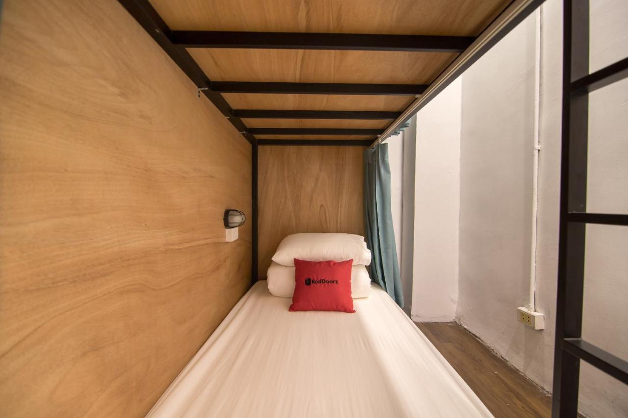 Хостел Reddoorz @ Tong Duy Tan Street (Adults Only) Ханой Екстер'єр фото