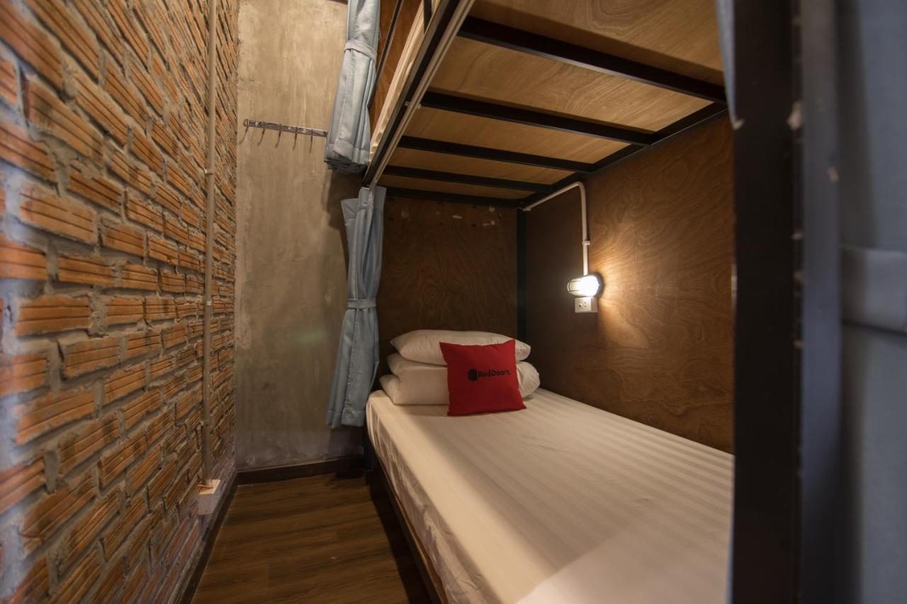 Хостел Reddoorz @ Tong Duy Tan Street (Adults Only) Ханой Екстер'єр фото