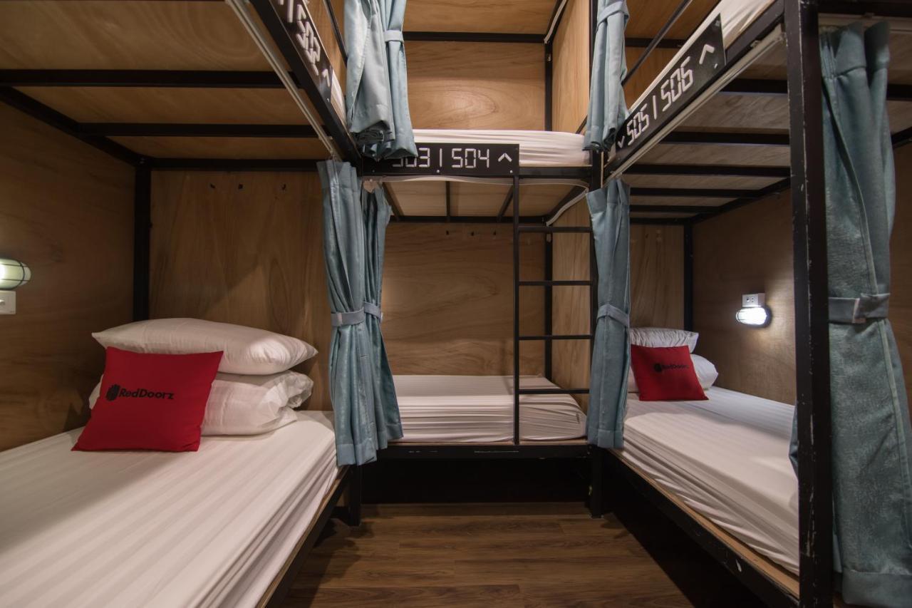 Хостел Reddoorz @ Tong Duy Tan Street (Adults Only) Ханой Екстер'єр фото