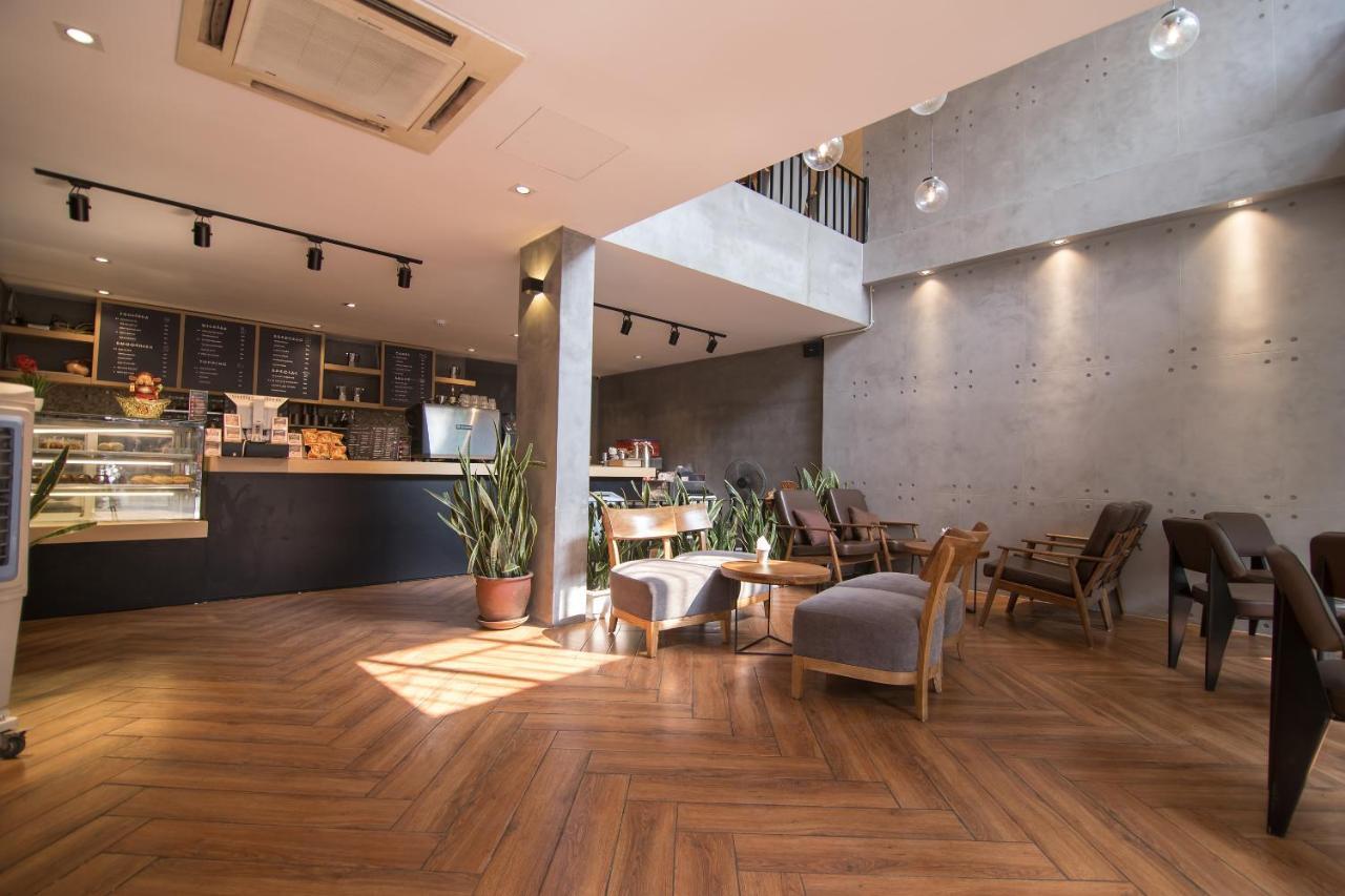 Хостел Reddoorz @ Tong Duy Tan Street (Adults Only) Ханой Екстер'єр фото