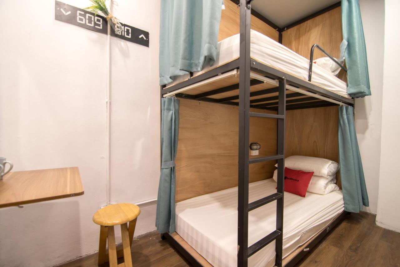 Хостел Reddoorz @ Tong Duy Tan Street (Adults Only) Ханой Екстер'єр фото