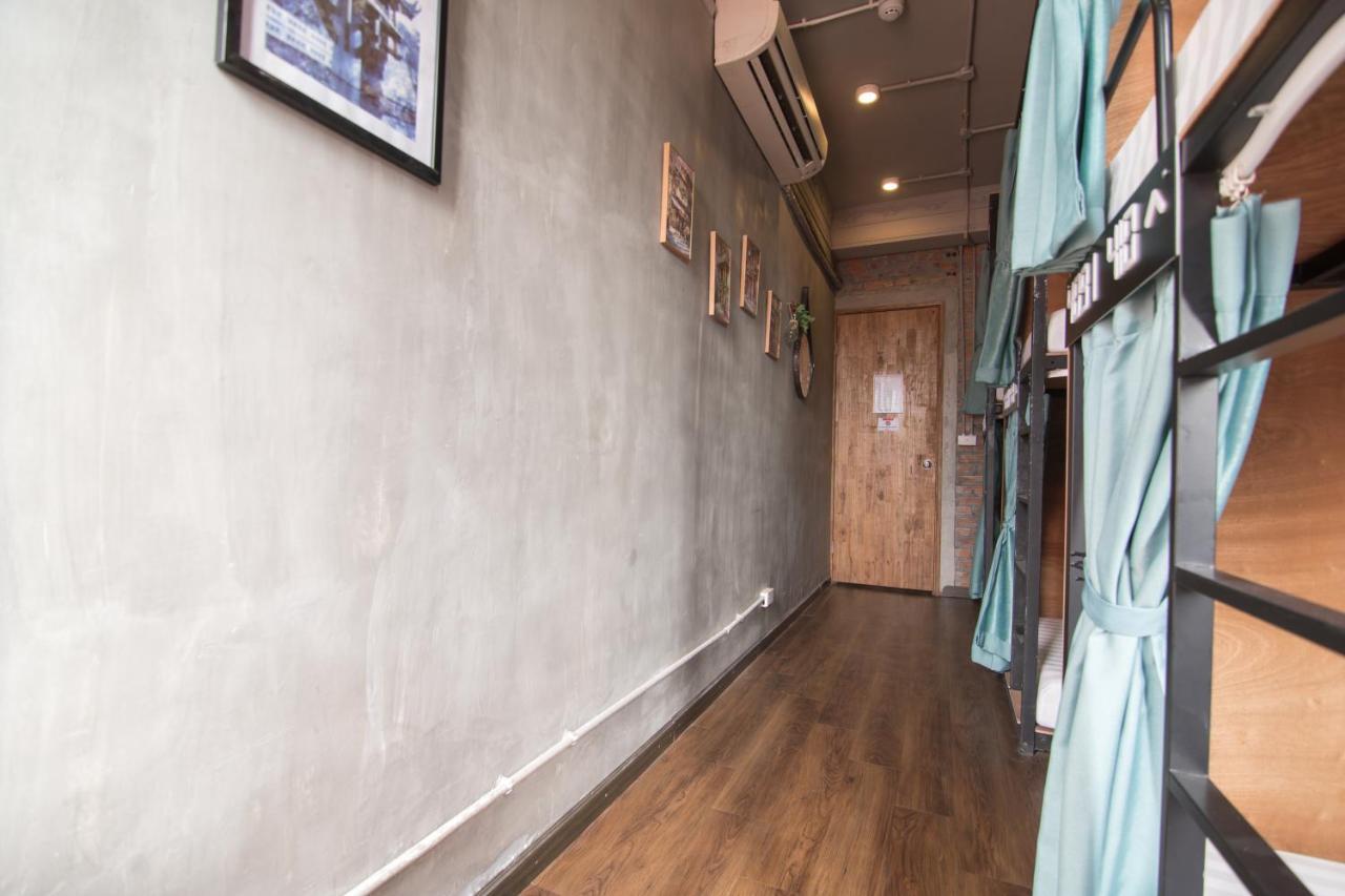 Хостел Reddoorz @ Tong Duy Tan Street (Adults Only) Ханой Екстер'єр фото