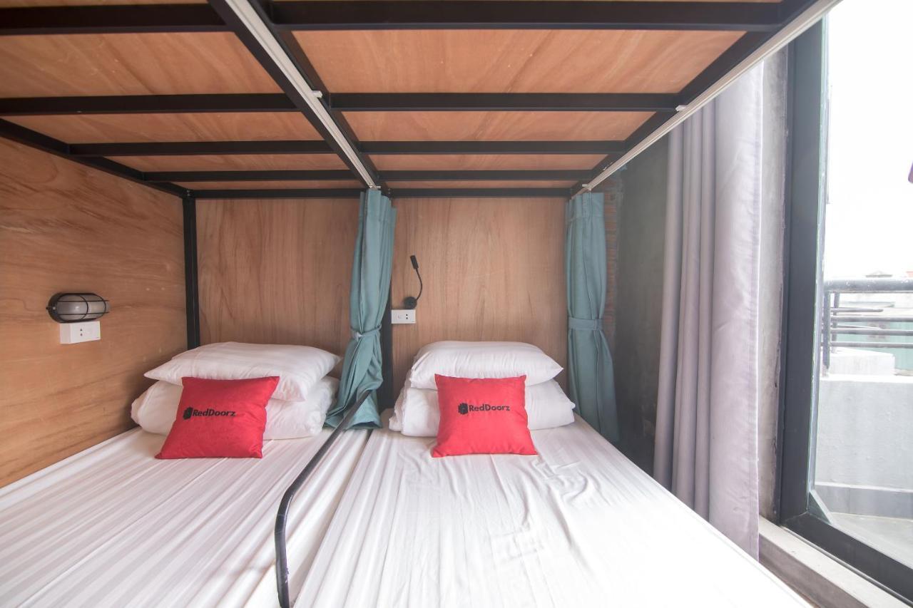 Хостел Reddoorz @ Tong Duy Tan Street (Adults Only) Ханой Екстер'єр фото