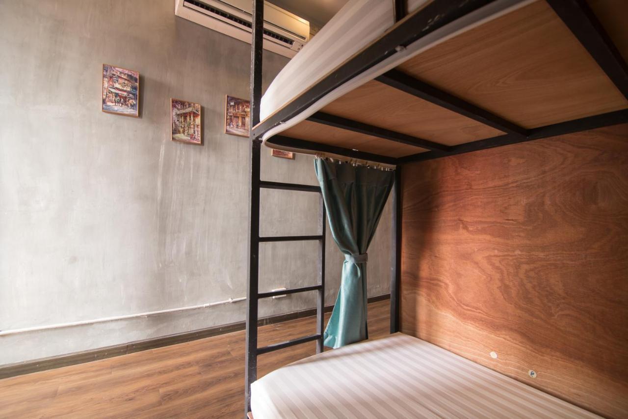 Хостел Reddoorz @ Tong Duy Tan Street (Adults Only) Ханой Екстер'єр фото