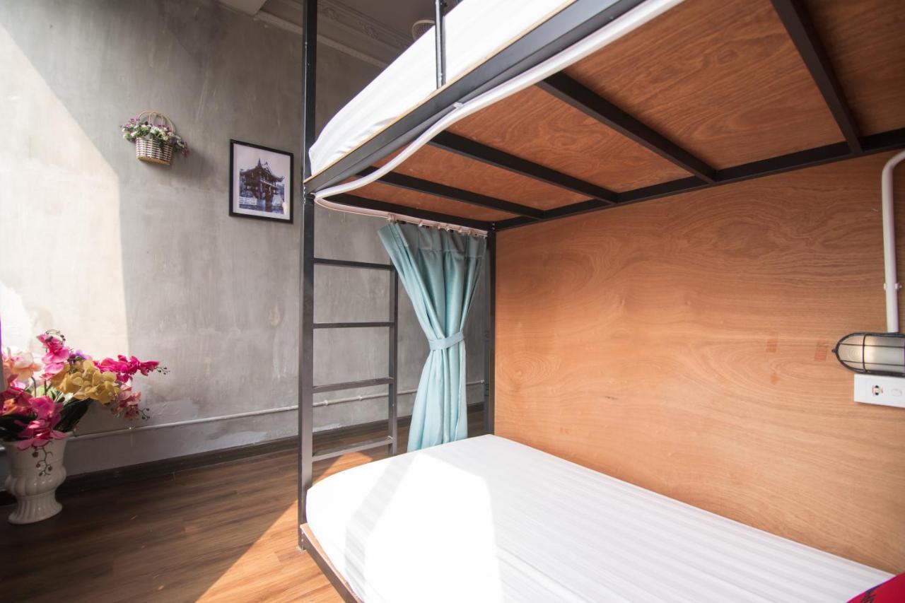Хостел Reddoorz @ Tong Duy Tan Street (Adults Only) Ханой Екстер'єр фото