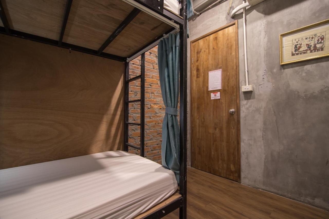 Хостел Reddoorz @ Tong Duy Tan Street (Adults Only) Ханой Екстер'єр фото