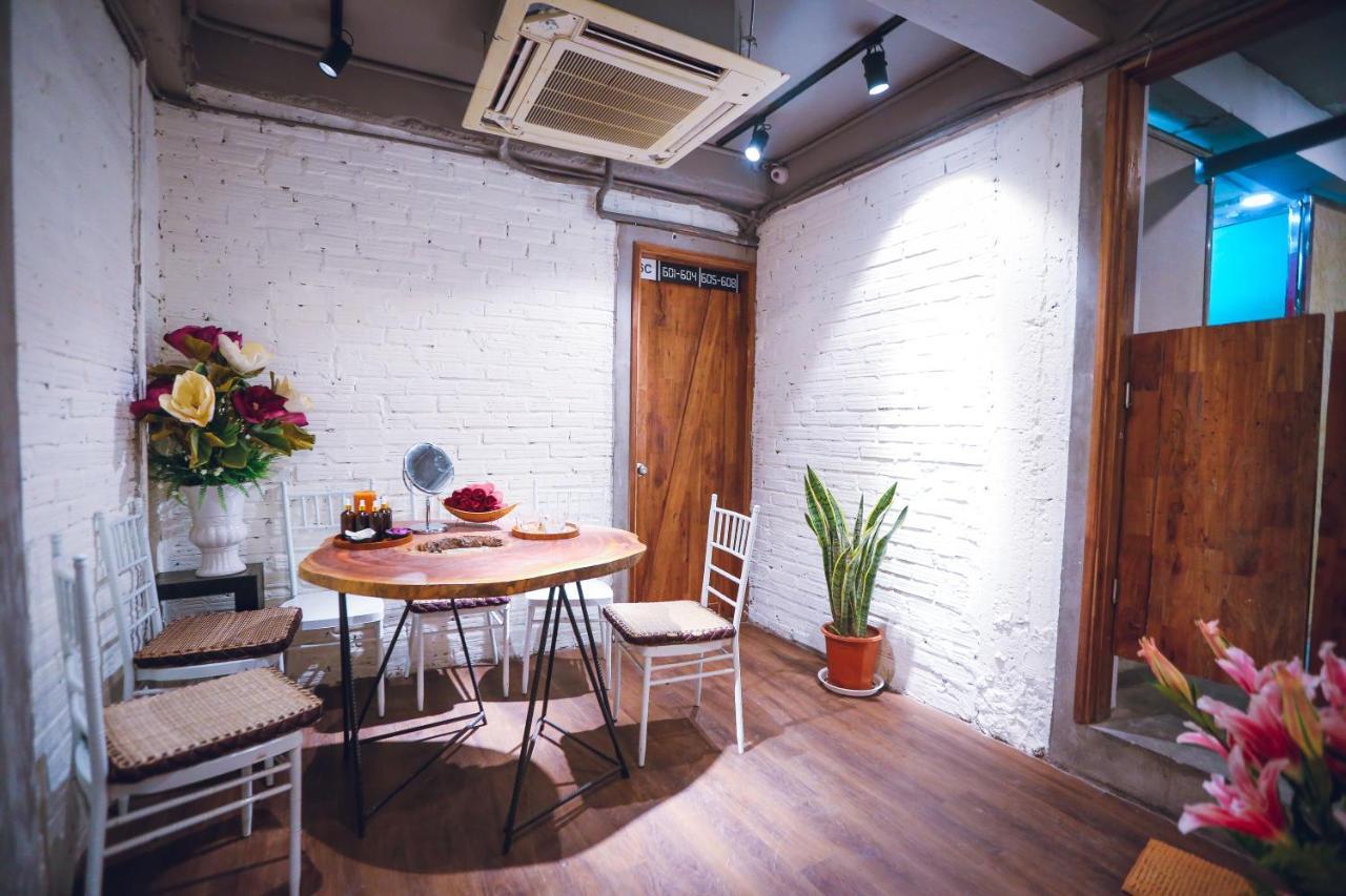 Хостел Reddoorz @ Tong Duy Tan Street (Adults Only) Ханой Екстер'єр фото