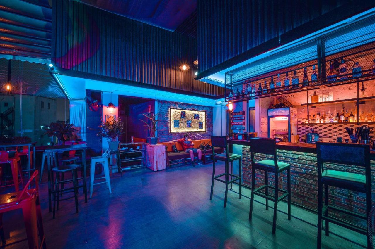 Хостел Reddoorz @ Tong Duy Tan Street (Adults Only) Ханой Екстер'єр фото